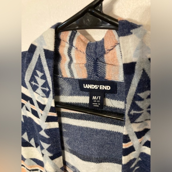 Land’s end long sleeve cardigan in Aztec print in a size Medium - Picture 2 of 4